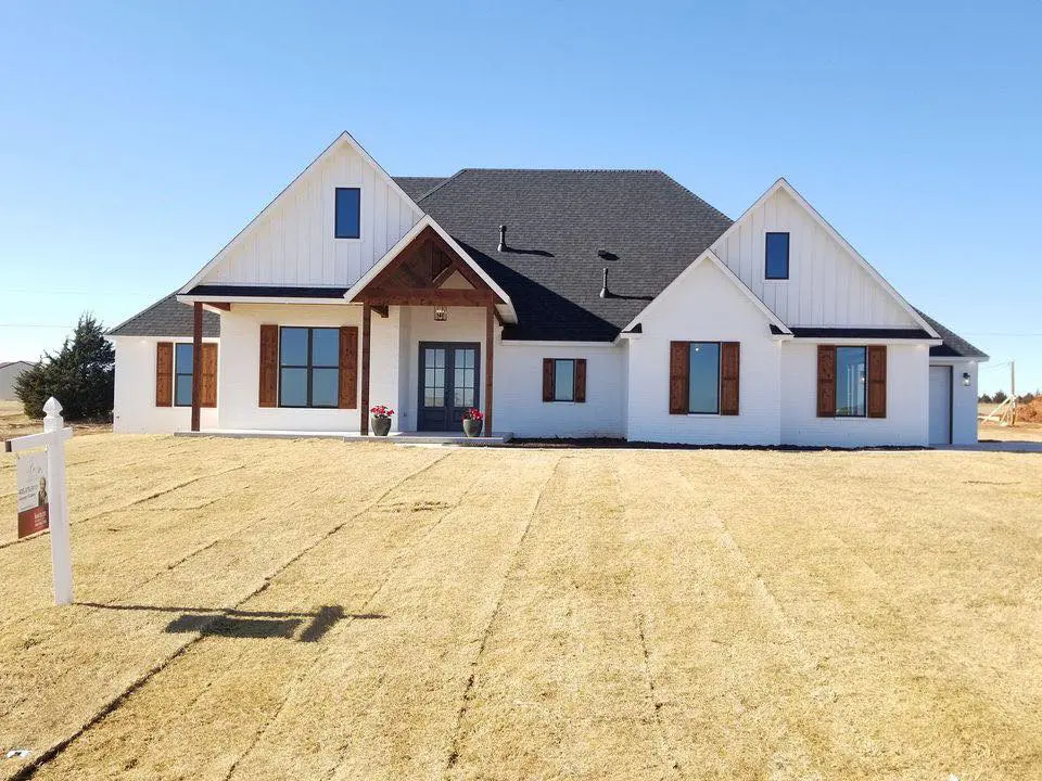 Home exterior painting prep in Moore, OK