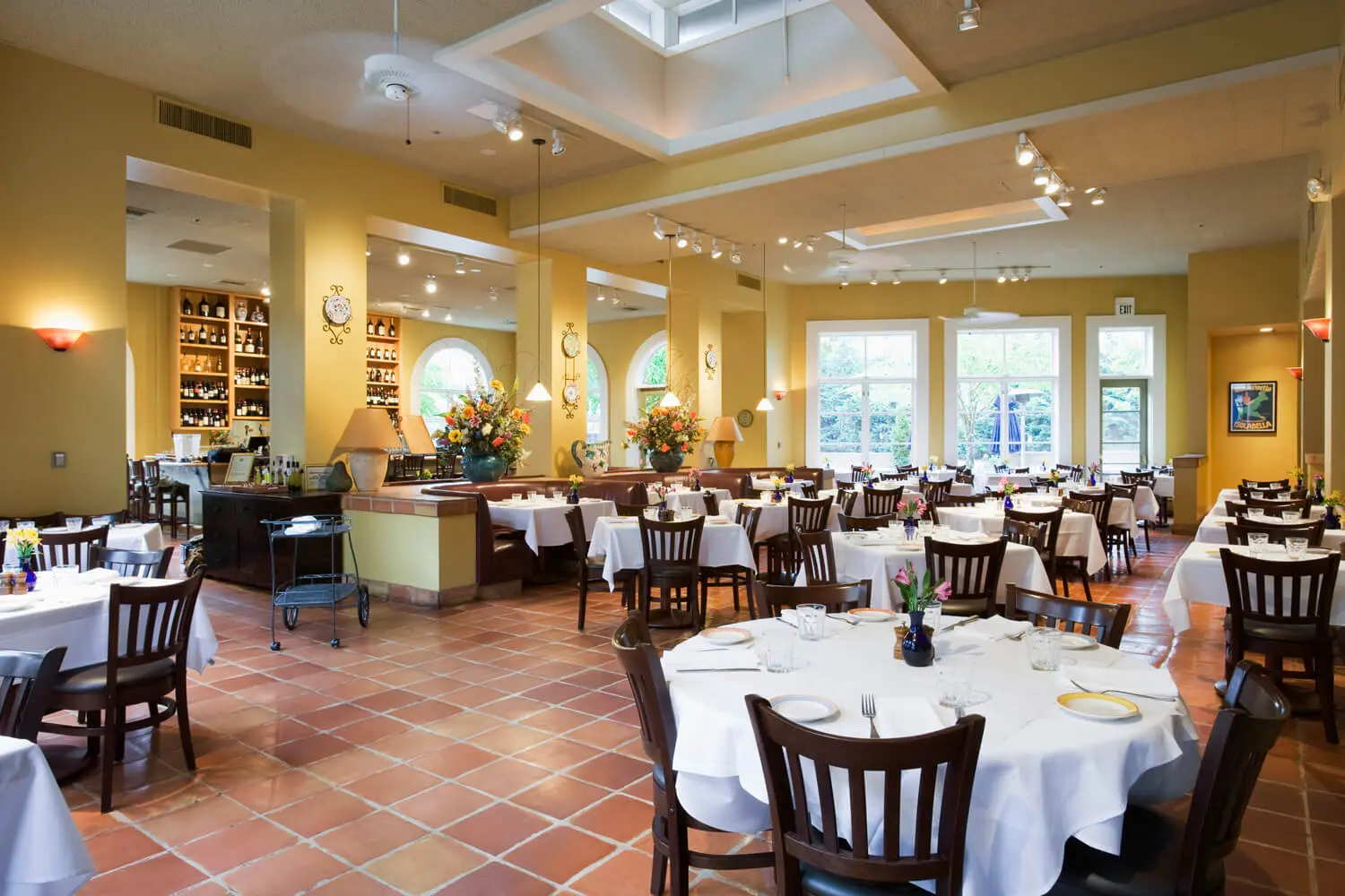 services-commercial-interior-painting Restaurant dining room with fresh interior painting – Oklahoma City, OK